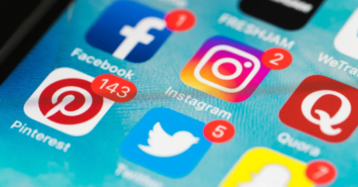 6 Reasons To Outsource Social Media Graphic Design